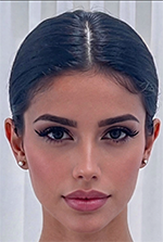 Elle Mazari: Consultant based in Barcelona